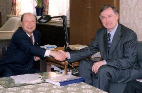 Miyazawa meets IMF chief Koehler